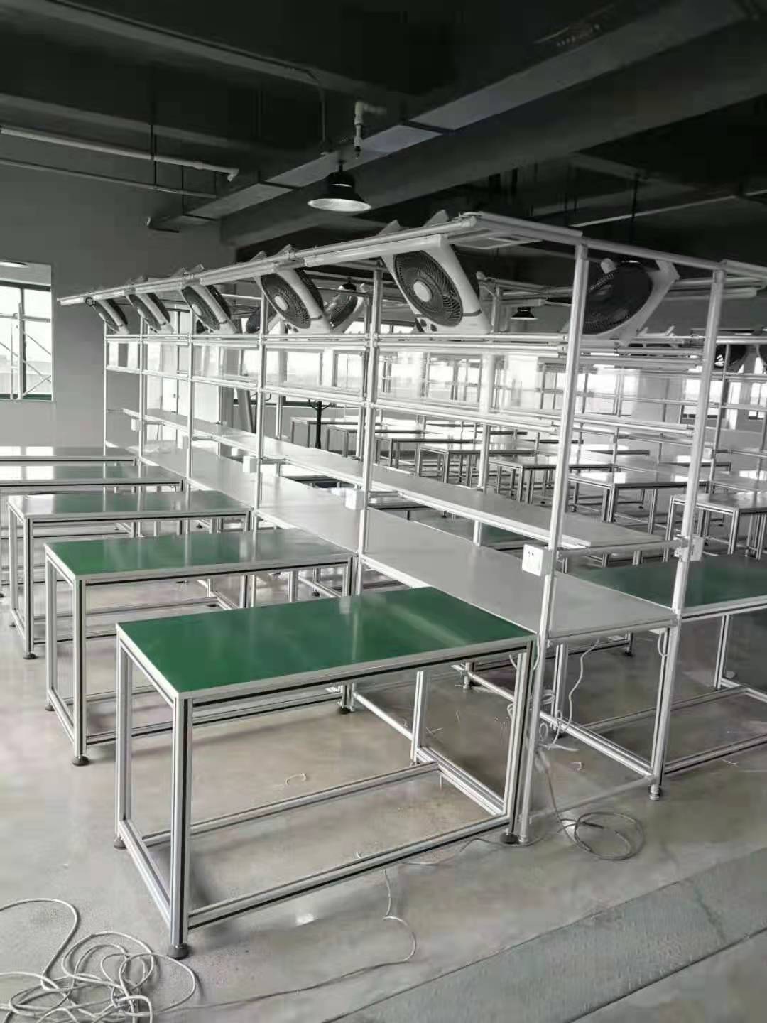 車間工作臺帶風扇